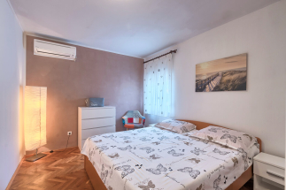 Istria vacation - Lora apartment bedroom