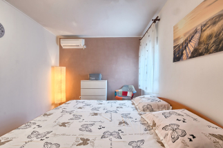 Istria vacation - Lora apartment bedroom