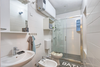 Istria vacation - Lora apartment bathroom